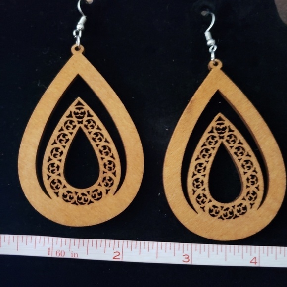 NEW 1 Pair Wooden Carved Earrings Boho Chic Rustic Lightweight - Picture 1 of 3